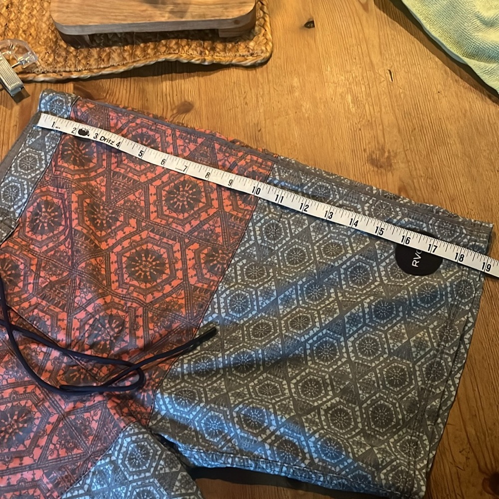 Men’s RVCA Swim Trunks - Picture 5 of 6